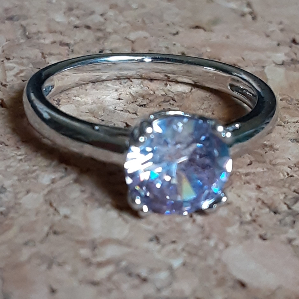 Single Hint of Purple Dimond Women's Ring Size: 6 - Picture 15 of 15